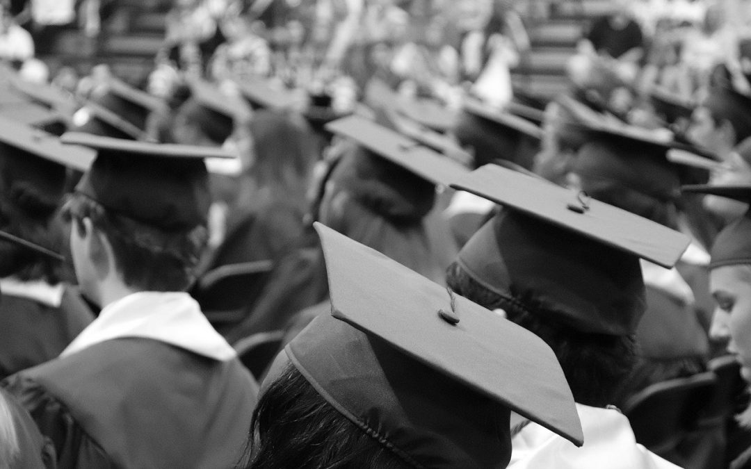 Les essentiels pour une cérémonie de remise de diplôme